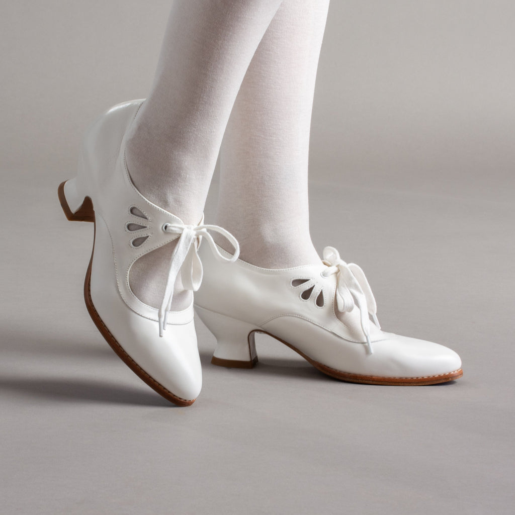 Gibson Edwardian Leather Shoes (Soft Ivory)