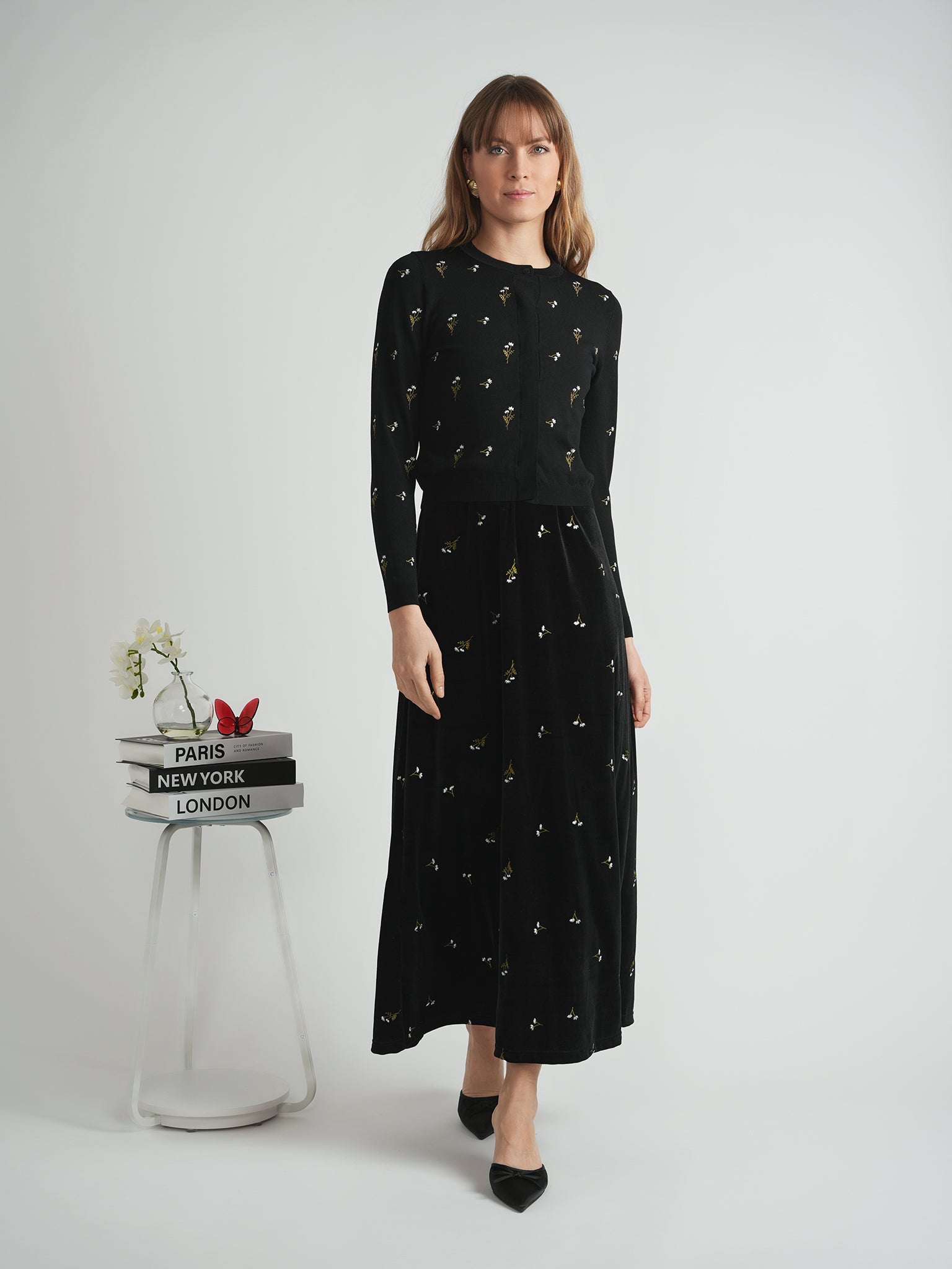 Embrodered Knit Cropped Cardigan