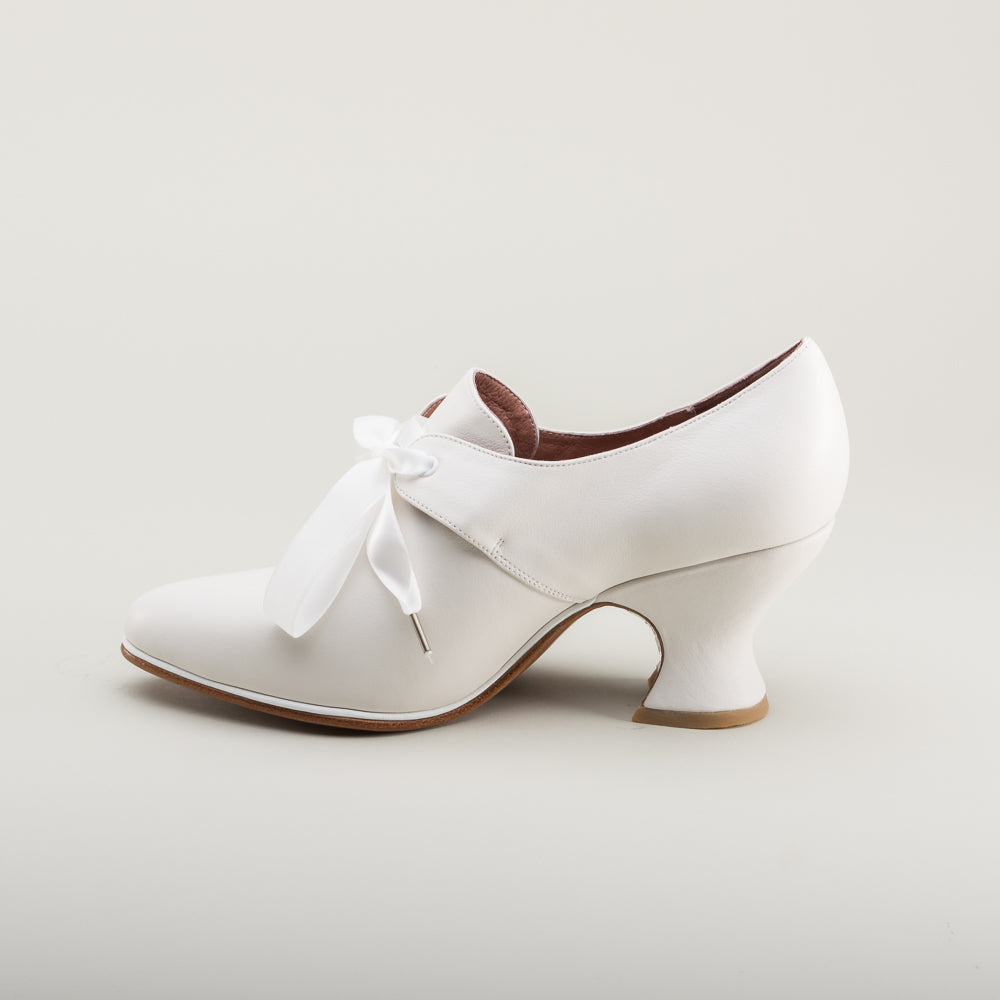Pompadour 18th Century Leather Shoes (Ivory)
